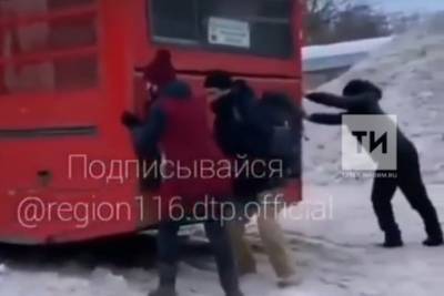 За объезд пробки по дворам наказали водителя автобуса в Казани