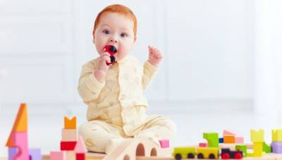 Что может проглотить малыш: 5 типов мелочей, которые опасны для здоровья