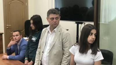 Адвокат назвал причину постоянной отсрочки дела сестер Хачатурян
