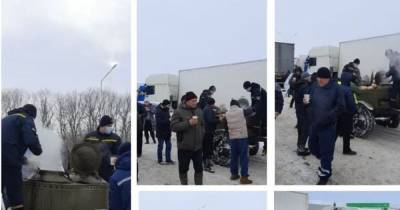 Непогода в Одесской области: людей, которые застряли на трассе, обеспечили едой