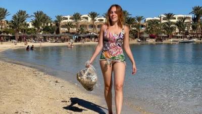 Alyosha показала необычное фото с отдыха: что артистка делала на пляже