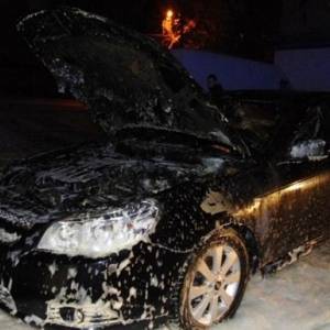 В Николаеве сожгли автомобиль главврачу инфекционной больницы. Фото