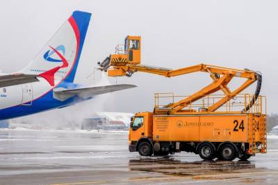Мороз и метели: как аэропорты столицы встречают непогоду