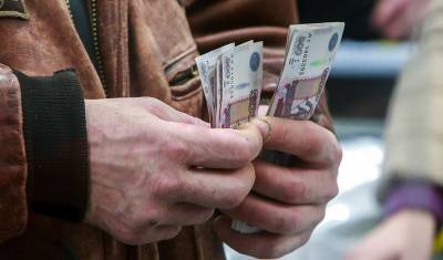 Курс доллара снизил реальные доходы россиян до уровня 2010 года