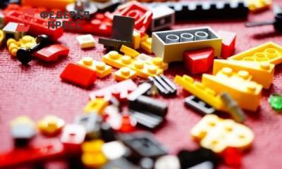 Российский художник разработал конструктор Lego с Бабой Ягой