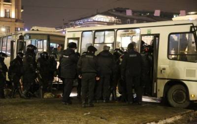 В Беларуси задержали местных анархистов. Их подозревают в поджоге суда в Киеве