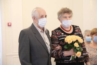 Псковская пара отметила во Дворце бракосочетания 60 лет со дня свадьбы