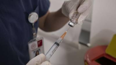 На Украине заявили о планах выкупать излишки вакцин от COVID-19 у стран ЕС