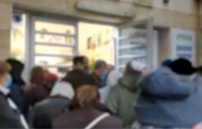 Жители Реховота штурмовали поликлинику «Клалит» из-за очереди на вакцинацию