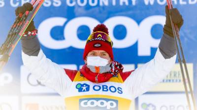 Золотой ответ: лыжник Большунов выиграл гонку с раздельного старта на этапе КМ в Фалуне