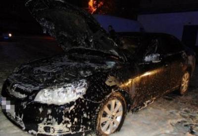 В Николаеве главврачу инфекционной больницы сожгли автомобиль (фото)