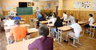Министр образования опроверг слухи о том, что не все ученики смогут перейти в 10-11 классы