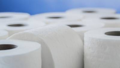 "На словах 60-метровый рулон, а на самом деле до 50 не дотягивает": в Черновцах коммунальщики отменили тендер на закупку туалетной бумаги