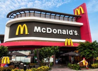 "Пятерочка" и McDonald’s запустили первое предприятие быстрого питания