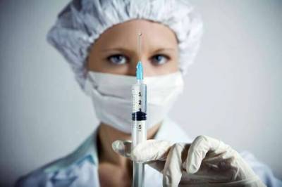 Российский врач предложил включить пункт о вакцинации в трудовой договор