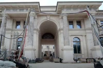 Застройщик сообщил, что «дворец» в Геленджике строится как гостиница