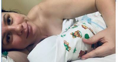 35-летняя российская блогерша родила ребенка от 21-летнего пасынка: женщину лишили опеки над пятью детьми
