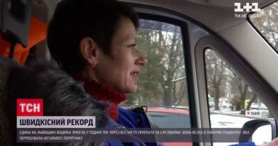 Единственная женщина-водитель во львовской скорой за считанные минуты доставила пациентку в больницу
