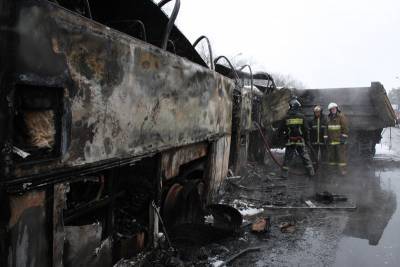 Шесть человек погибли в столкновении автобуса с грузовиком под Самарой