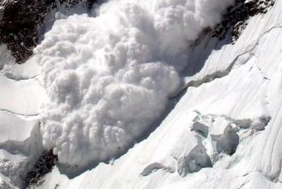 Сезон лавин в Карпатах: как не стать жертвой стихии и возможно ли уцелеть в снежном потоке