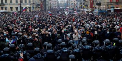 «Ударила полицейского». В России арестовали украинку на два месяца после протестов в Москве