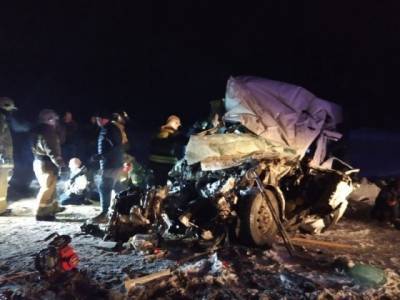 Под Самарой погибли 6 человек при столкновении маршрутки и грузовика