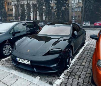 В Україні помітили потужний електромобіль Porsche з крутим номером