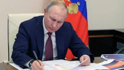 До 2026 года: Путин подписал закон о продлении ДСНВ между Россией и США