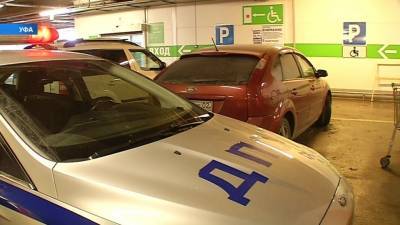 В Уфе сотрудники ГИБДД проверили парковки для инвалидов
