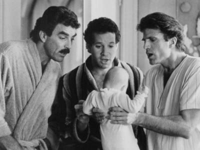 Ремейк классики 80-х "Три мужчины и младенец" с Заком Эфроном нашел режиссера