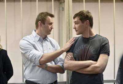 Сторонников Навального отправили под домашний арест