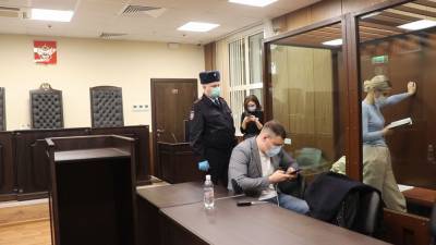 Суд отправил под домашний арест сторонников Навального.