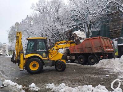 Снегопад по-одесски: как чистят Дерибасовскую (фото, видео)