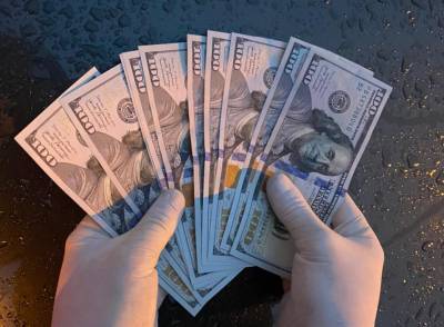 Одесский чиновник «погорел» на долларовой взятке за МАФ