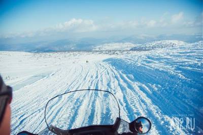 Кузбассовцам рассказали, чем опасна езда на снегоходах по льду