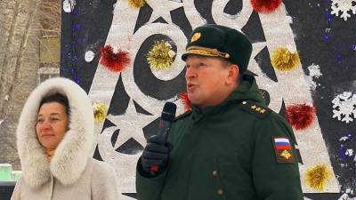 Командующий войсками ЦВО поздравил детский дом в Екатеринбурге