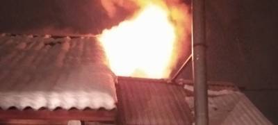 Десять пожарных тушили жилой дом в райцентре Карелии (ФОТО)