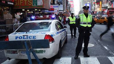 Полицейский в США дал денег воровкам для покупки новогодних продуктов