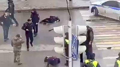 Опубликовано видео нападения на полицейских в Чечне - readovka.news - респ. Чечня - Грозный