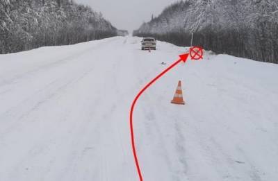 Во время поездки по зимней дороге водитель легковушки встретился с дорожным знаком