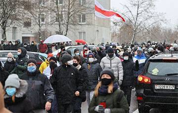 Минск с самого утра вышел на воскресные марши (Онлайн)