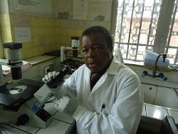 Обнаруживший Эболу ученый Муембе-Тамфум заявил об опасности новой смертельной болезни Х