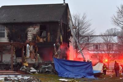 В США самолет упал на жилой дом, три человека погибли - vkcyprus.com - США - шт. Мичиган - Лион