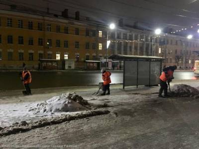На улицах Рязани продолжается уборка снега