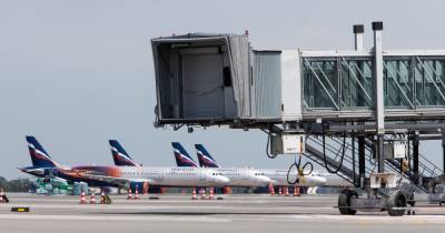 В аэропортах Москвы снова задерживаются десятки рейсов