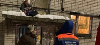 В Петрозаводске женщина выпала с пятого этажа и осталась жива (ФОТО)
