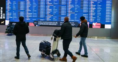 В московских аэропортах задержали десятки рейсов
