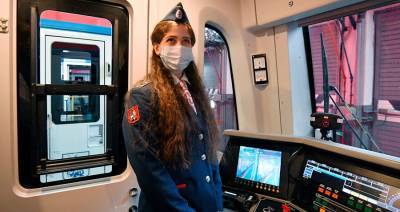 Первый поезд под управлением женщины-машиниста запустили в столичном метро