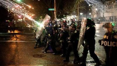 Последний «булыжник» от 2020-го: в США полицейские гоняли хулиганов в новогоднюю ночь