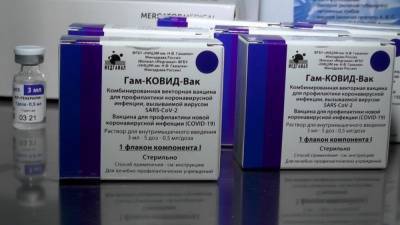 Прививку от коронавируса получили почти 6 тысяч петербуржцев